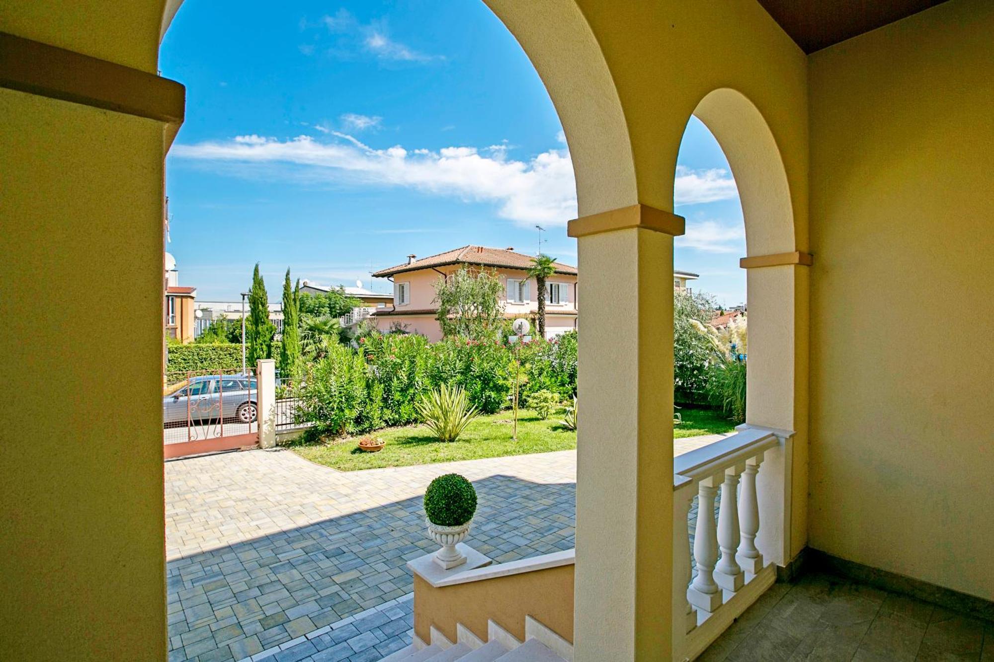 Villa Mimosa - Appartamento 1 - Happy Rentals Desenzano del Garda Buitenkant foto