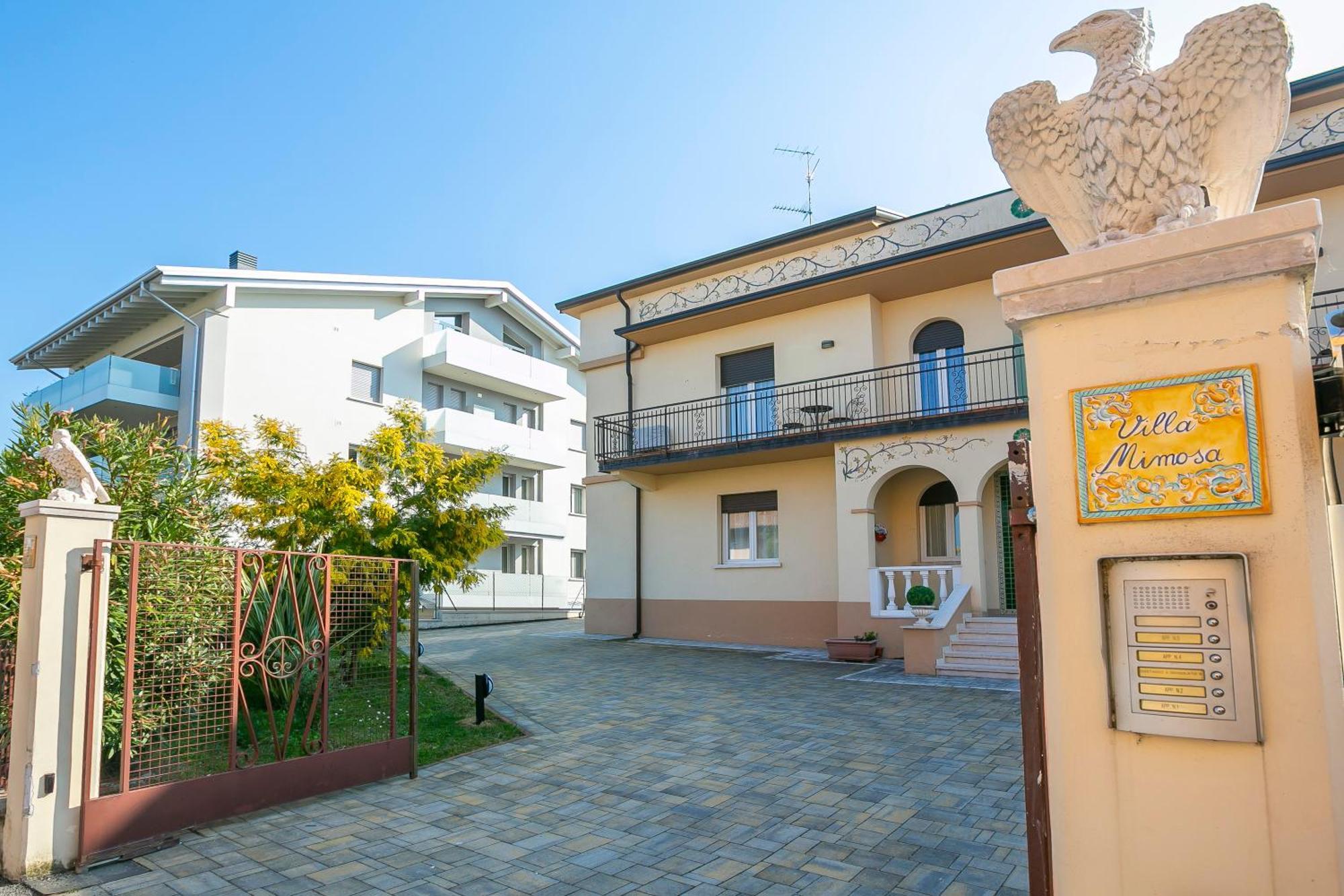 Villa Mimosa - Appartamento 1 - Happy Rentals Desenzano del Garda Buitenkant foto